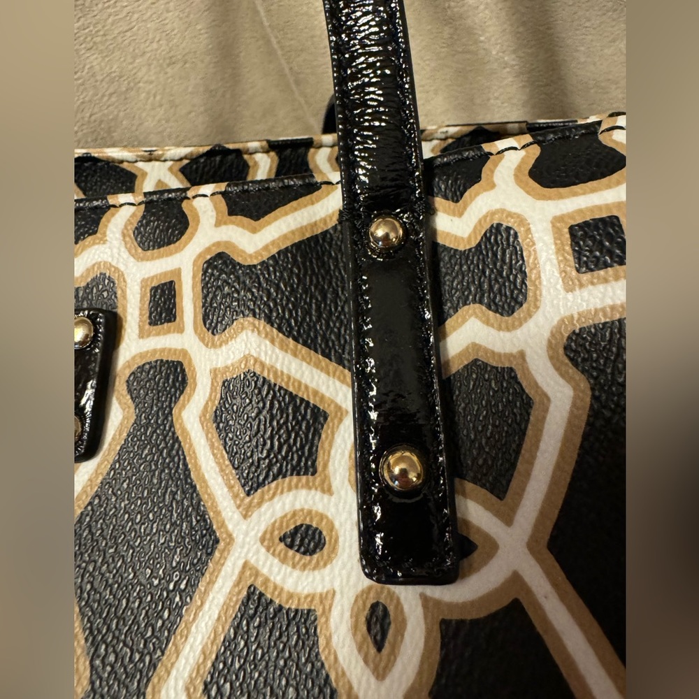 Kate Spade tote. Black with white/tan design. Snap closure. Excellent condition - Picture 8 of 14